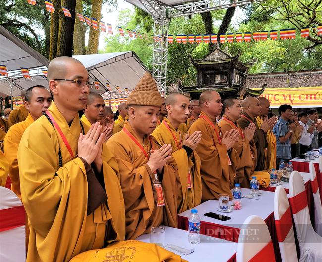 Đông đảo phật tử về chùa Côn Sơn dự Đại lễ tưởng niệm 715 năm ngày Phật Hoàng Trần Nhân Tông nhập niết bàn - Ảnh 14.