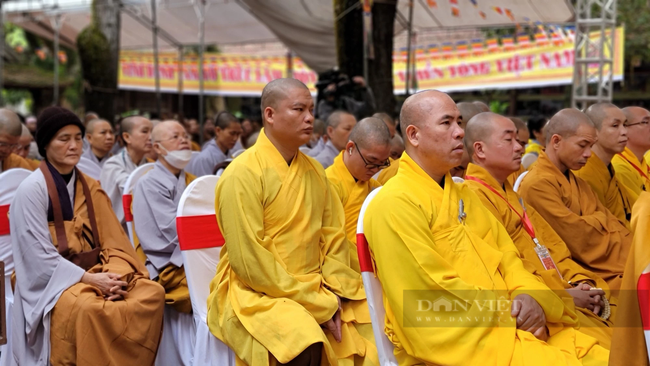 Đông đảo phật tử về chùa Côn Sơn dự Đại lễ tưởng niệm 715 năm ngày Phật Hoàng Trần Nhân Tông nhập niết bàn - Ảnh 10.