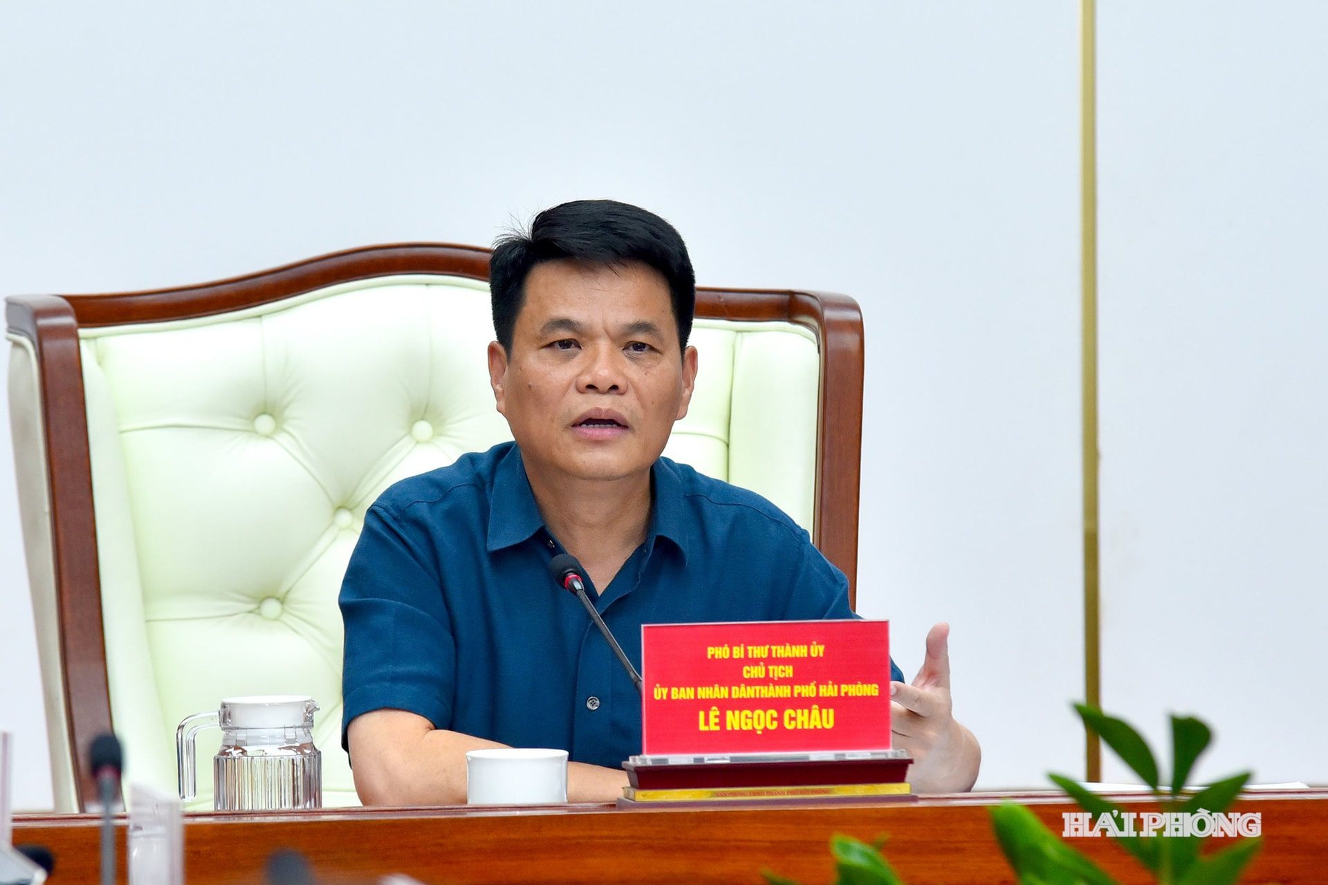 Đồng chí Lê Ngọc Châu, Chủ tịch UBND thành phố phát biểu kết luận cuộc họp
