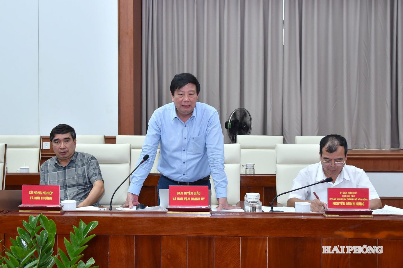 Đồng chí Nguyễn Quang Phúc, Uỷ viên Ban Thường vụ Thành uỷ, Trưởng Ban Tuyên giáo và Dân vận Thành ủy phát biểu tại cuộc họp