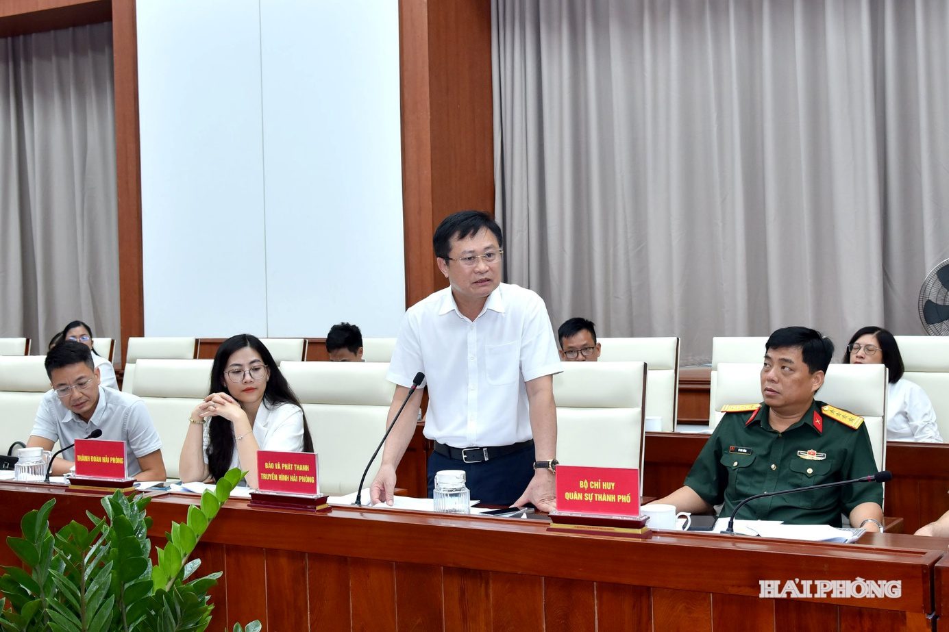 Đồng chí Phạm Văn Tuấn, Tổng Biên tập Báo và phát thanh, truyền hình Hải Phòng phát biểu tại cuộc họp