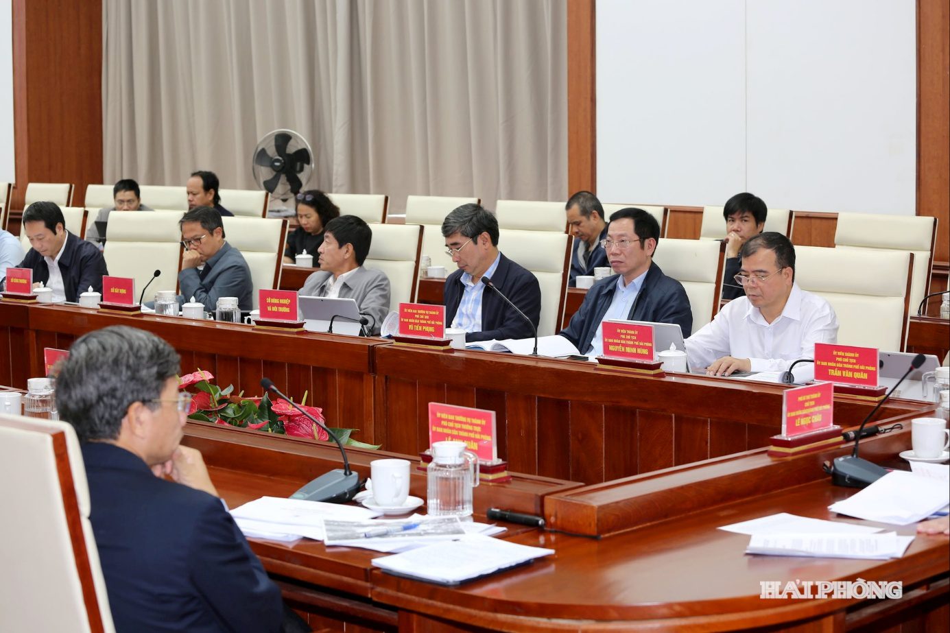 Đồng chí Lê Ngọc Châu, Phó bí thư Thành ủy, Chủ tịch UBND thành phố nghe báo cáo phương án đầu tư tu bổ tôn tạo Di tích Quốc gia đặc biệt Đền thờ Nguyễn Bỉnh Khiêm