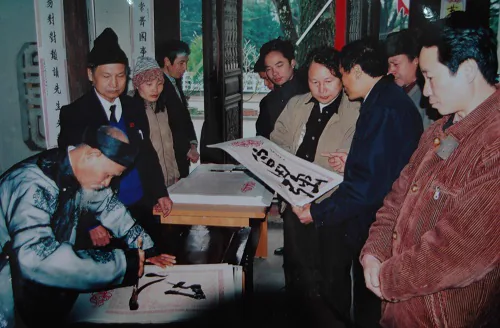 https://consonkiepbac.org.vn/Content/Images/UserFiles/image/2015/thang%205/thu%20phap2.jpg