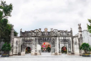 Nghi môn đền Kiếp Bạc, nơi thờ Hưng Đạo Đại Vương Trần Quốc Tuấn. Ảnh: Lê Tân