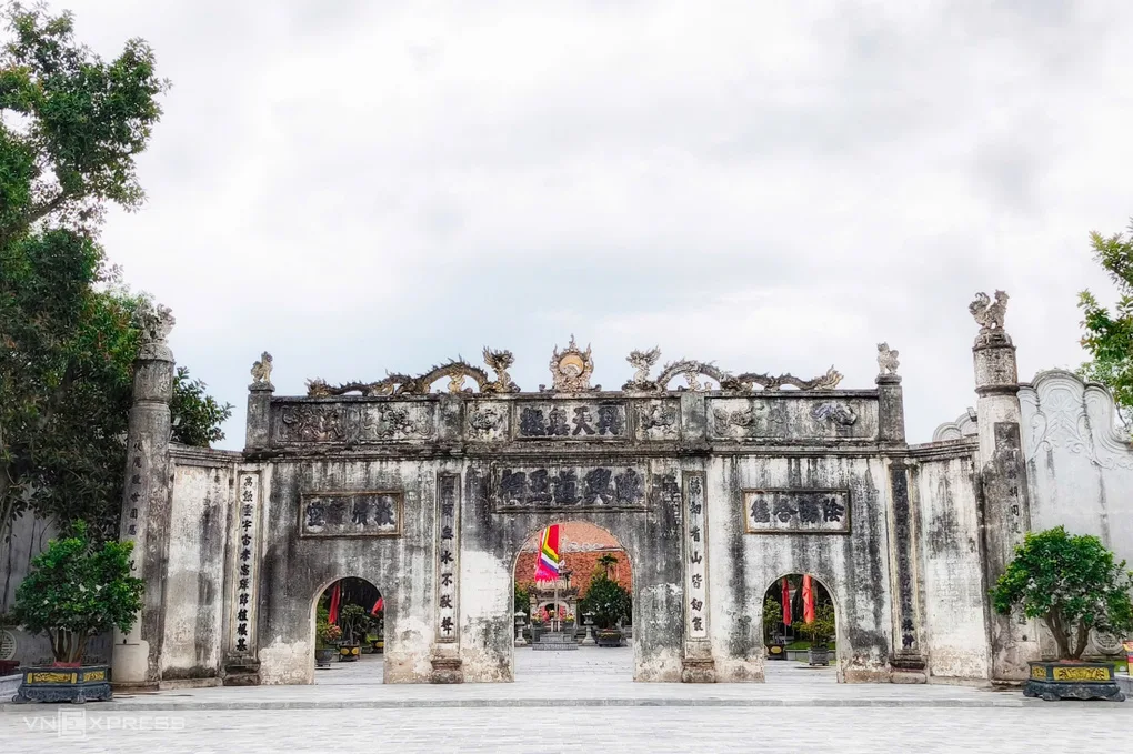 Nghi môn đền Kiếp Bạc, nơi thờ Hưng Đạo Đại Vương Trần Quốc Tuấn. Ảnh: Lê Tân